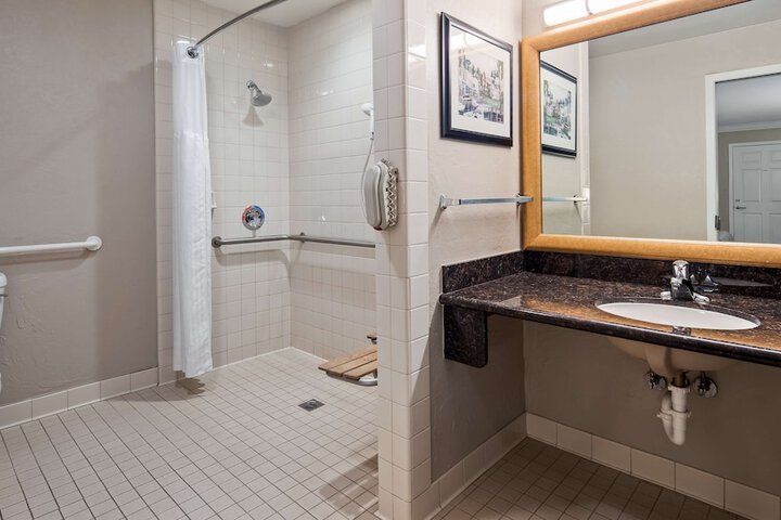 Best Western Plus Humboldt Bay Inn