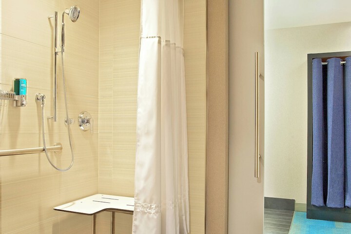 Room 19 of 46