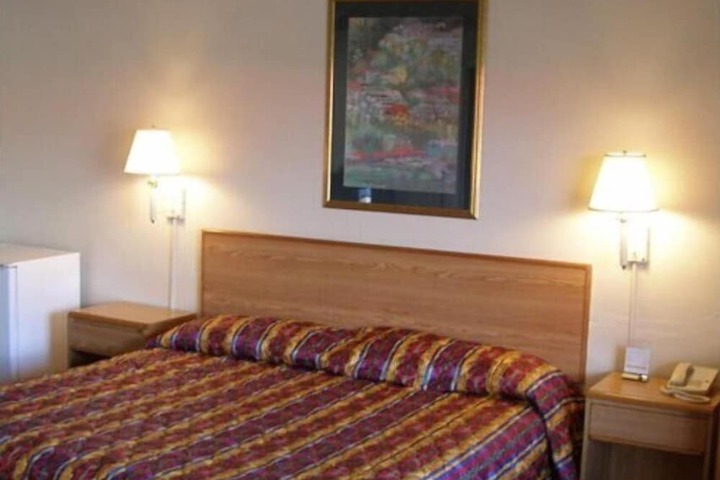 Room 5 of 6