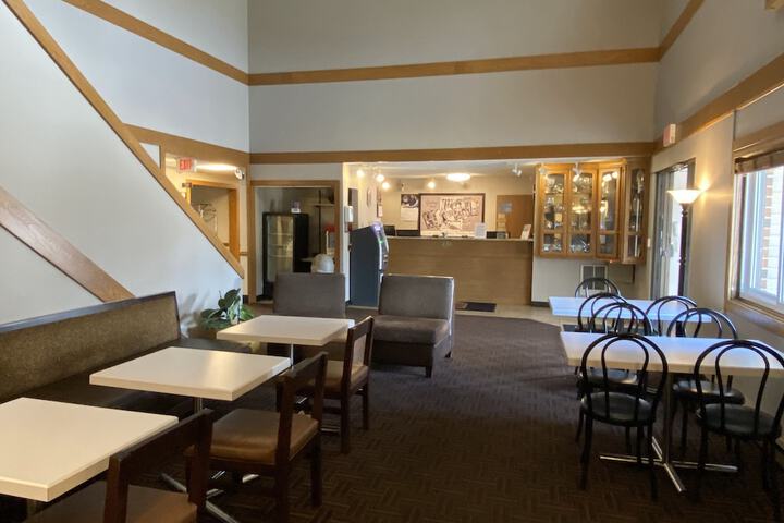 Super 8 by Wyndham Green Bay Near Stadium