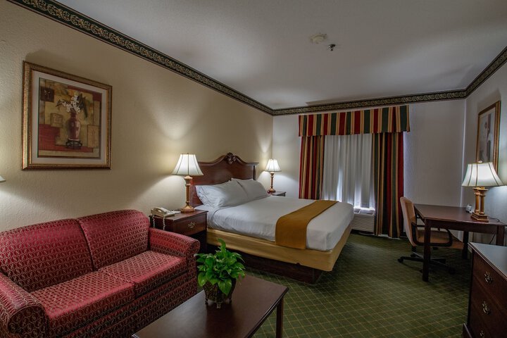 Room 13 of 32