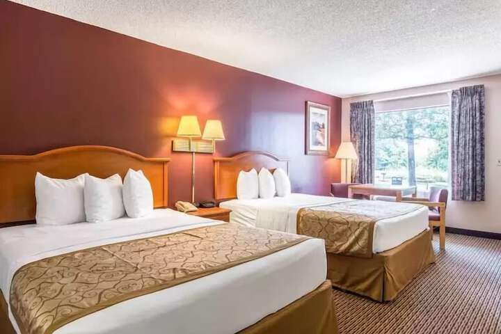 Room 16 of 28