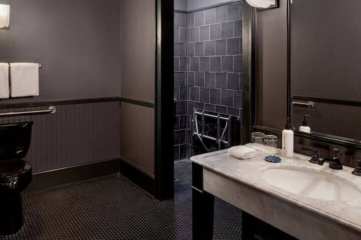 Room 42 of 84