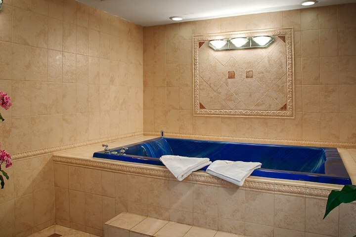 Hot Tub 30 of 30