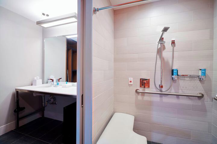 Aloft by Marriott Cleveland Airport