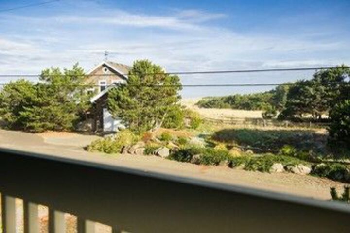 Neskowin Nest 4 Br home by RedAwning
