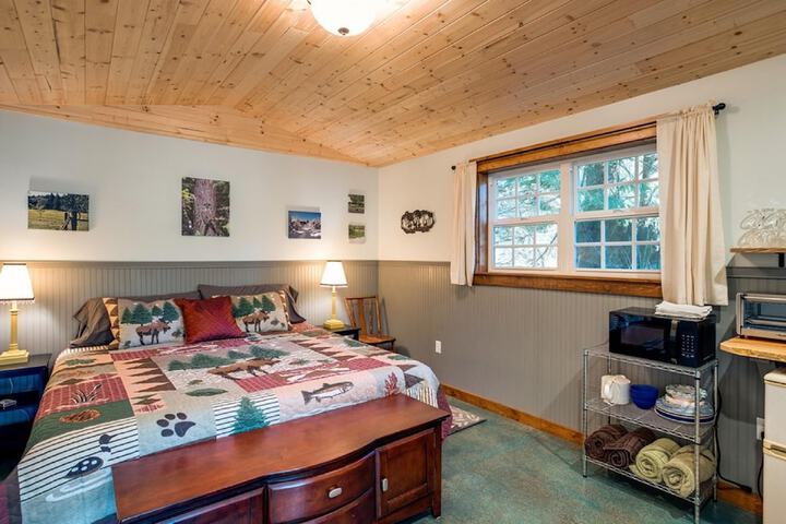 72MF - Rustic - Pets Ok - Sleeps 2