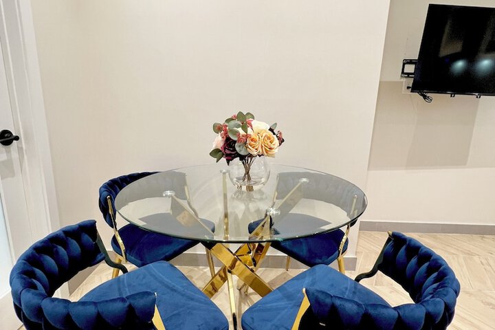 Room 10 of 28