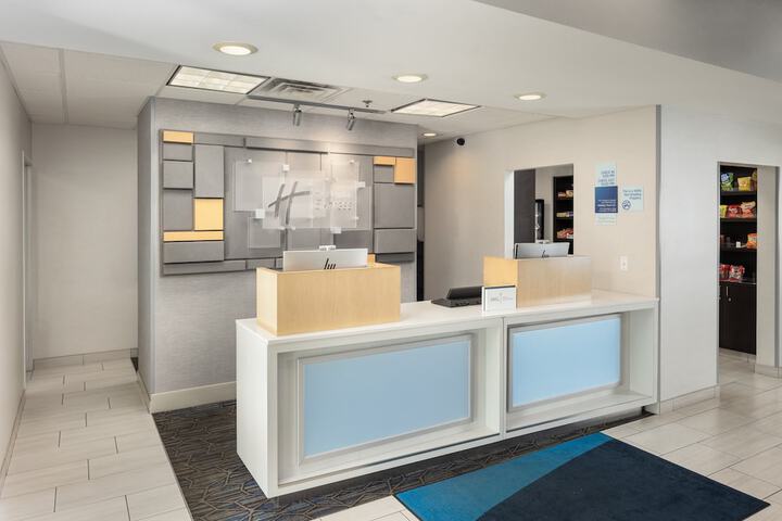 Holiday Inn Express & Suites Carrollton by IHG