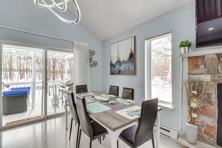 Long Pond Home w / Private Hot Tub & Game Room