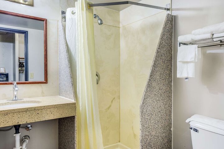 Econo Lodge Milwaukee Airport
