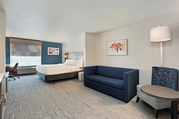 Holiday Inn Express & Suites New Berlin by IHG