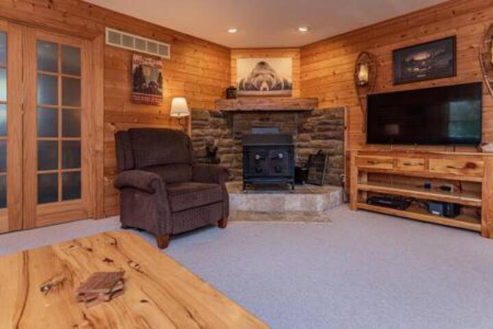 Coastal Haven Lake Superior w Fire Pit