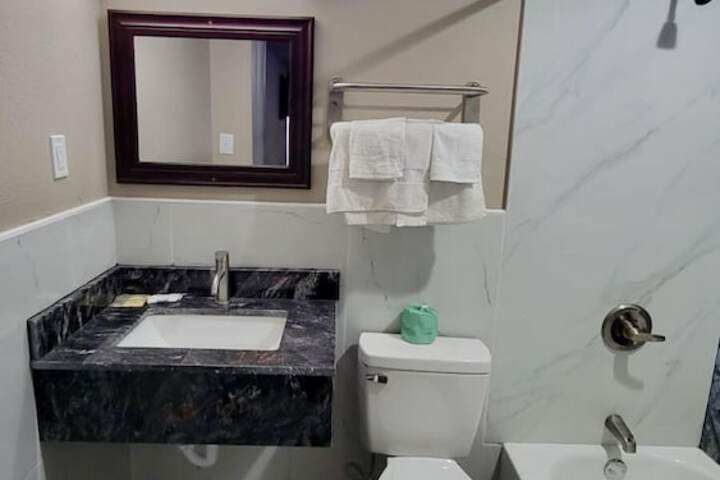 Budget Inn & Suites