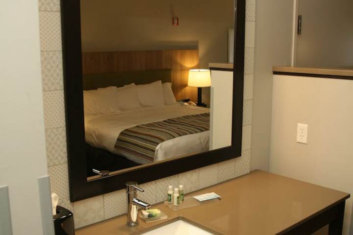 Room 28 of 43