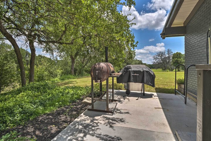 Chic Family-friendly Home With Outdoor Oasis!