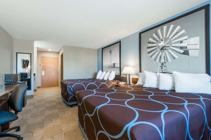 Room 10 of 14