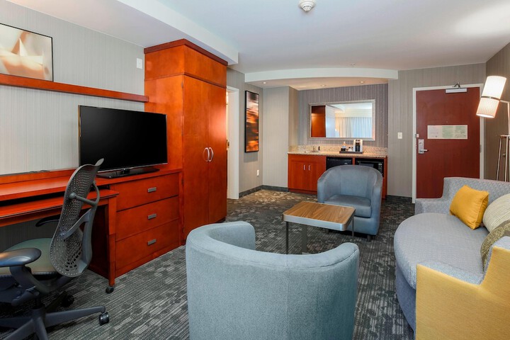 Room 27 of 74