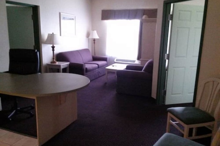 Room 11 of 18