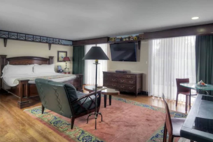 Room 18 of 48