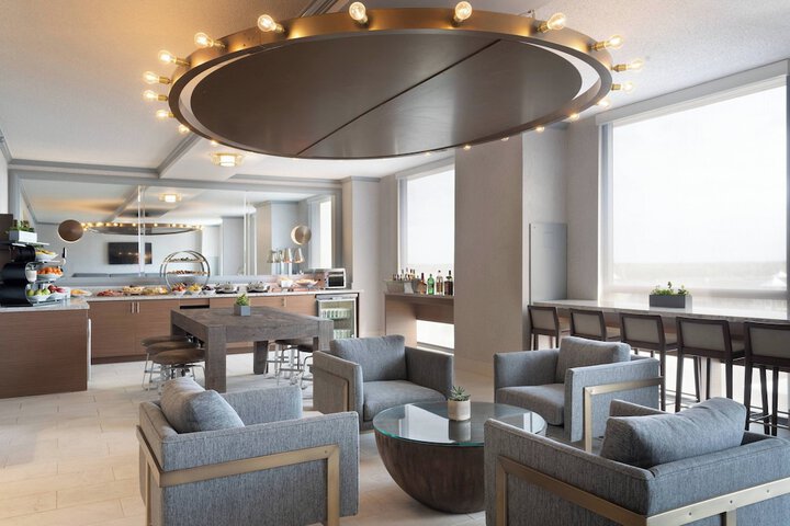 Lounge 41 of 49