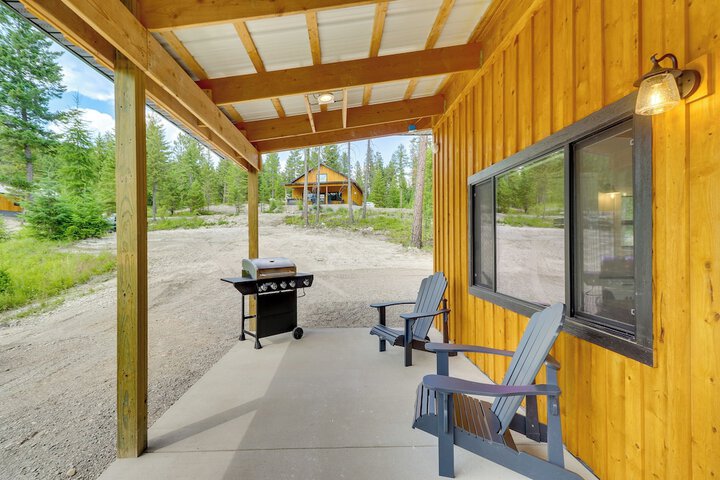 Modern Lakeside Cabin w / Mountain Views & Hot Tub!