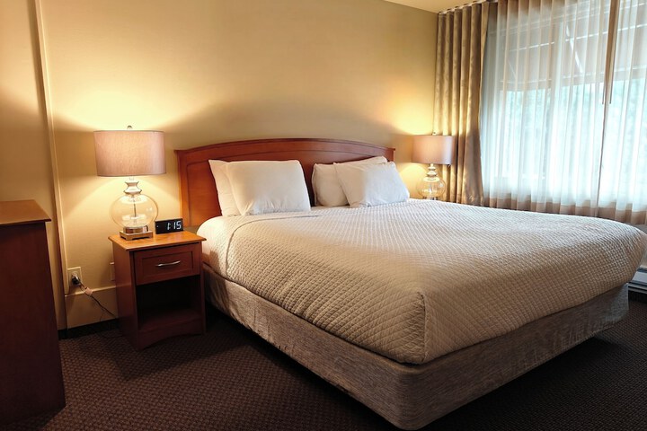 Room 8 of 15