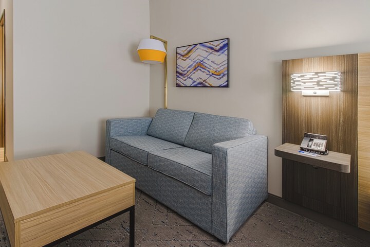 Room 49 of 80