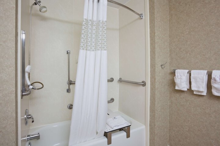 Room 10 of 25