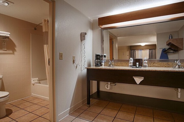 Room 21 of 39