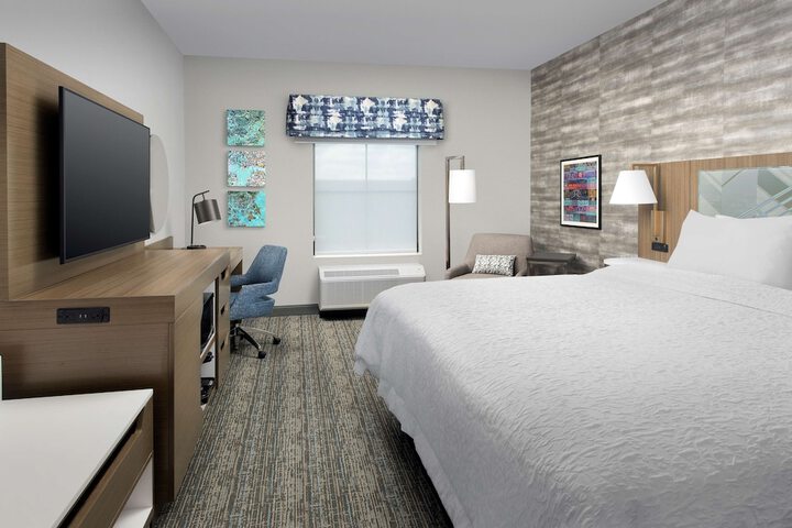 Room 13 of 28