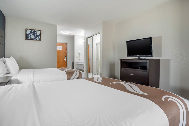 Room 33 of 68