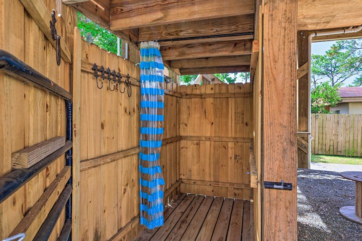 Dauphin Island Retreat: 2 Blocks to Beach!