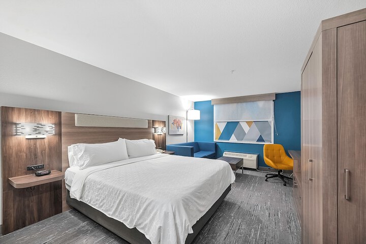 Holiday Inn Express Palestine by IHG