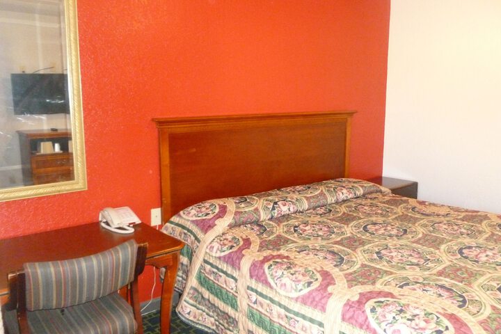 Room 14 of 28