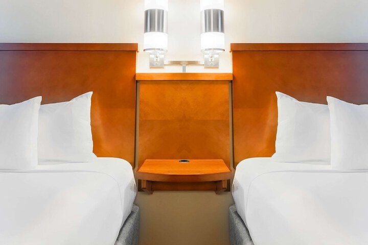 Room 10 of 36