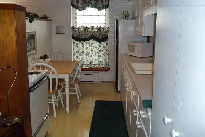 THE RIVERS EDGE EXECUTIVE SUITES