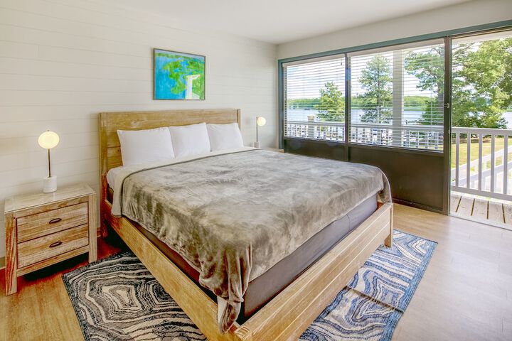 Room 32 of 60