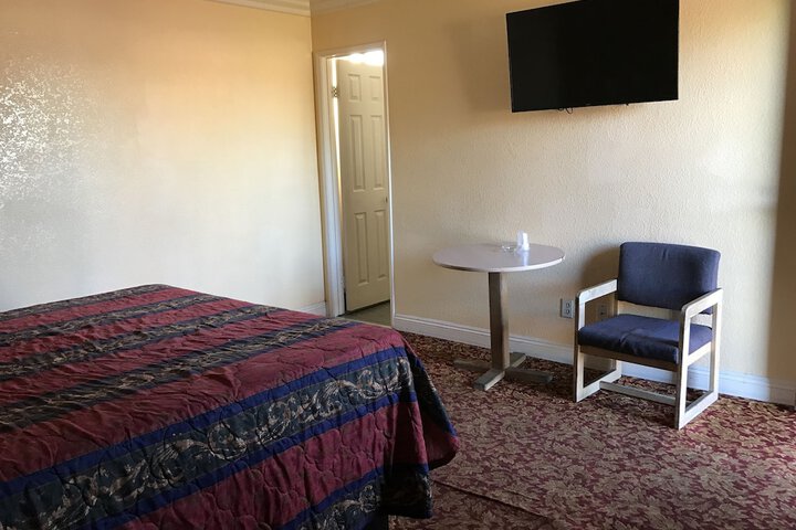 Room 12 of 37