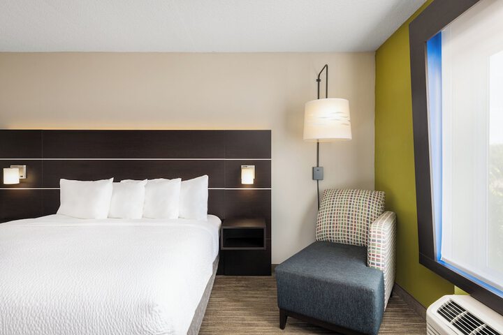 Room 32 of 67