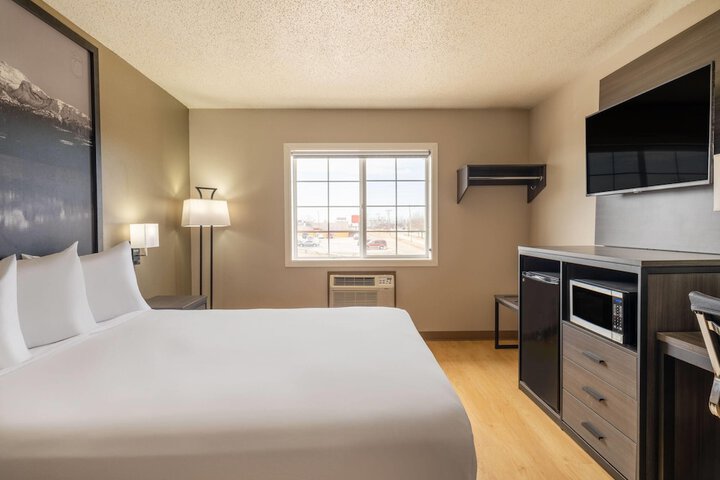 Super 8 by Wyndham Clinton