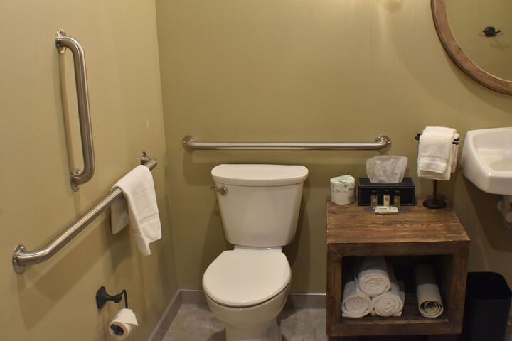 Room 32 of 67