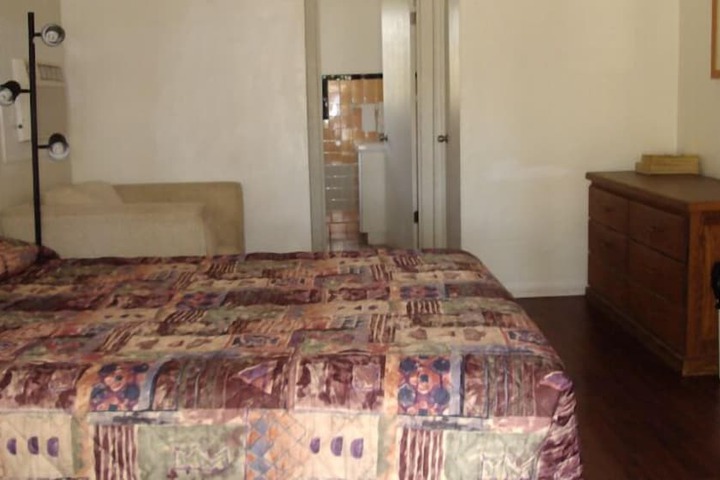 Room 10 of 38