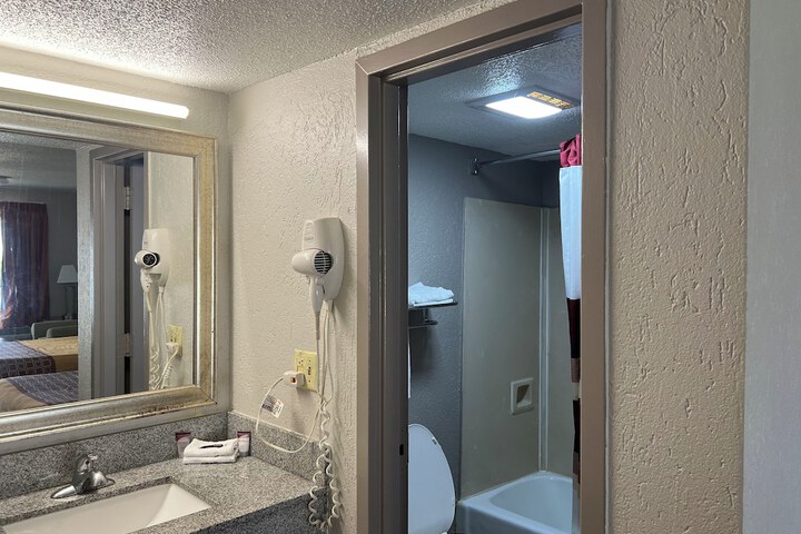 Room 19 of 47