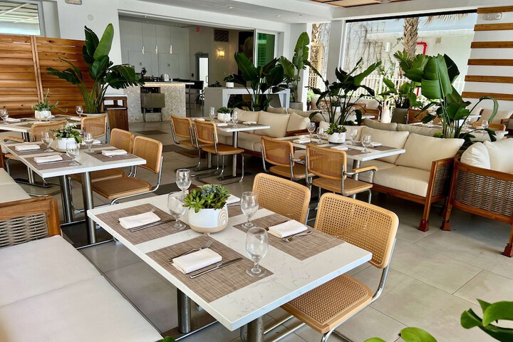 Dining 83 of 106
