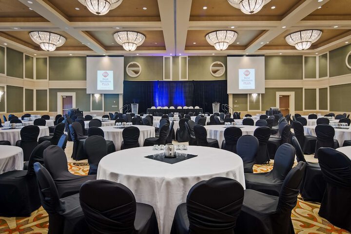 Best Western Plus Lamplighter Inn & Conference Centre