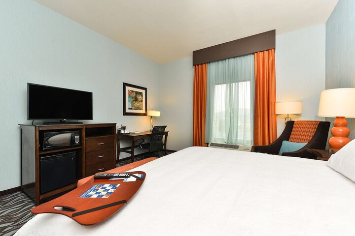 Hampton Inn Corning / Painted Post