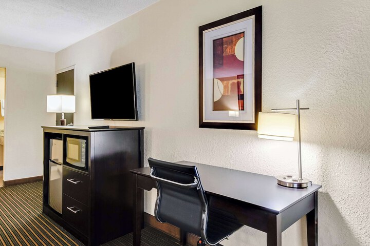 Room 9 of 24
