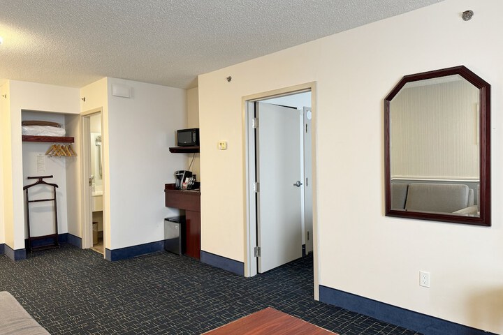 Room 50 of 84