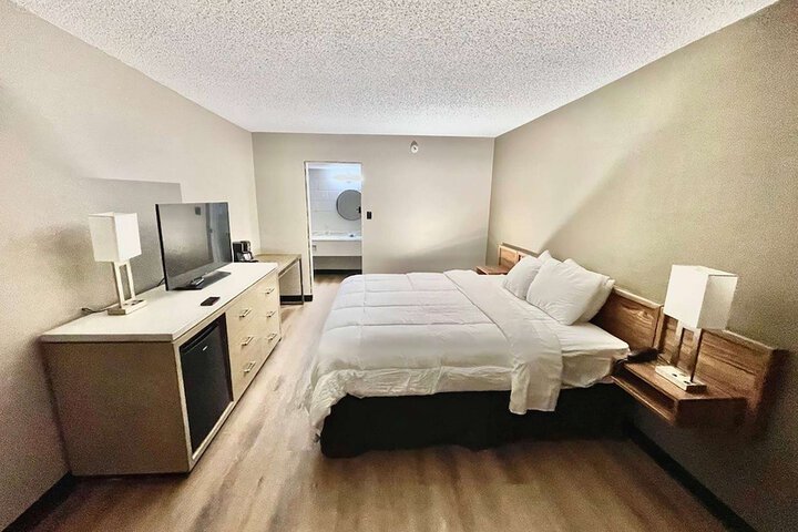 Room 11 of 14